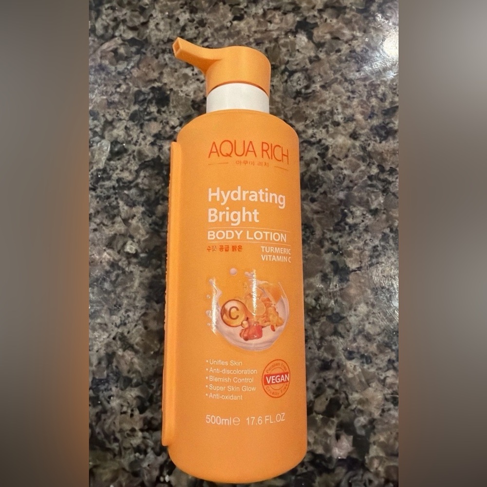 Aqua Rich Hydrating Bright Body Lotion with Turmeric & Vitamin C